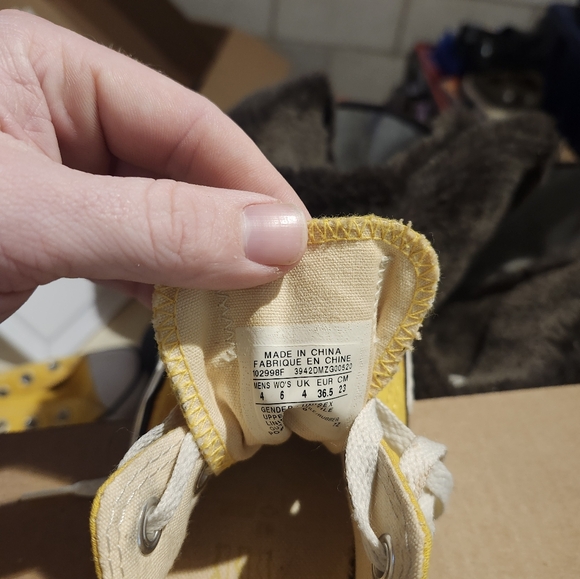 Yellow converse all star shoes - Picture 5 of 6